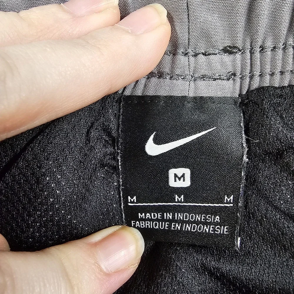 Nike Swim Trunks Shorts Men's Medium Black Gray Striped Drawstring Lined Beach